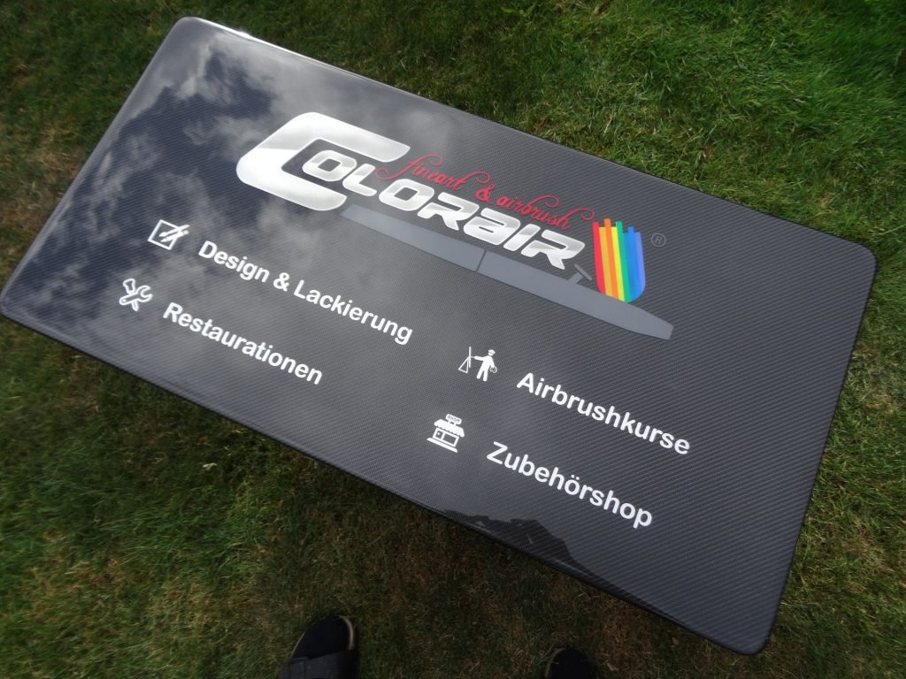 Echtcarbonplatte 1 Meter x 50 cm mit Airbrush