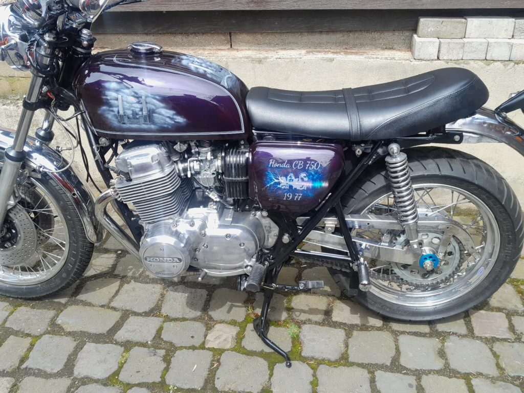 Honda CB 750 Airbrush Lackierung Pink Floyd